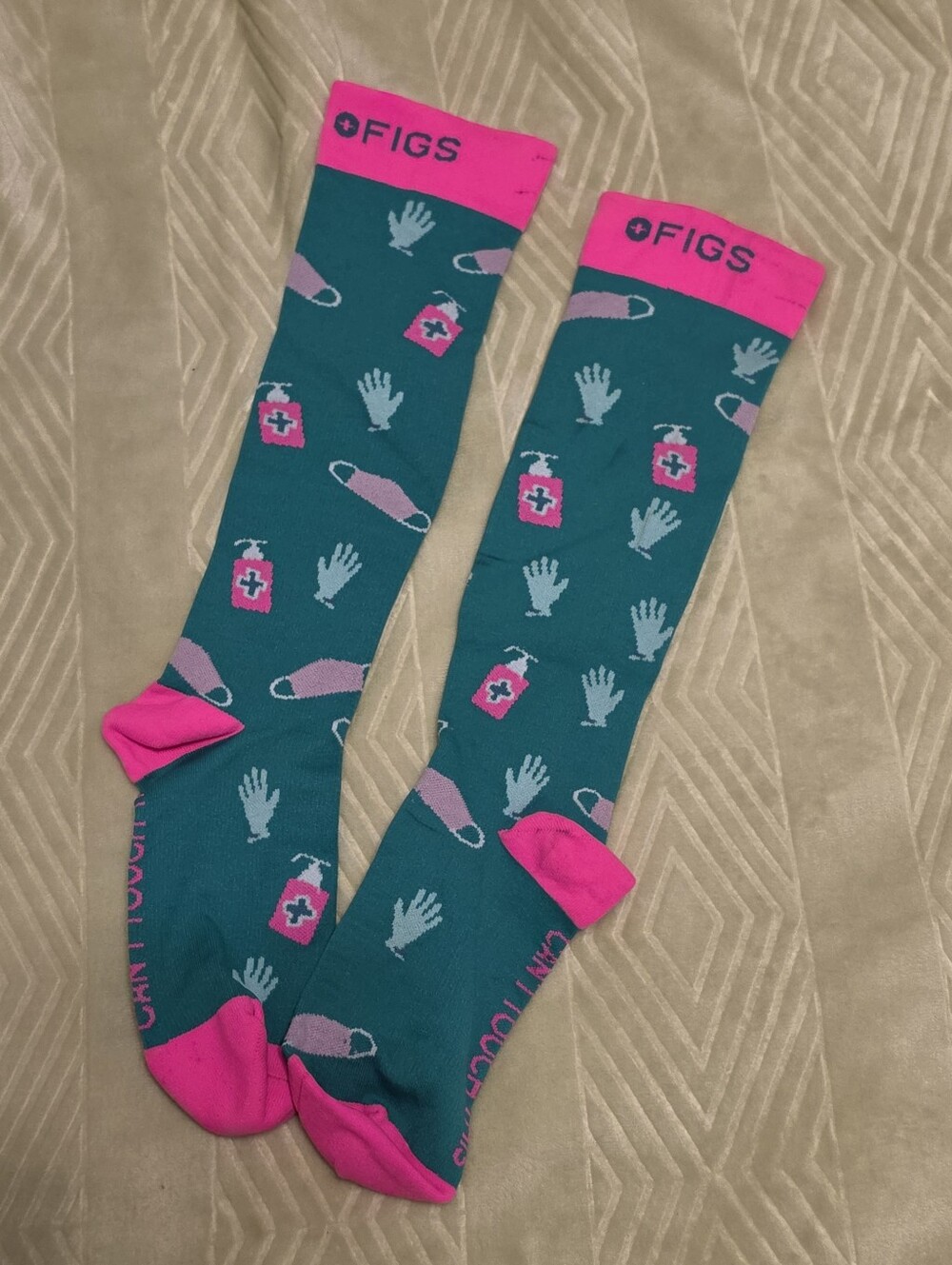 New Figs Compression Socks Pink Llama